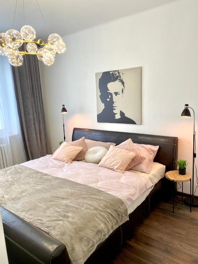 James Dean Apartment - Next To Nivy Bus Station & Mall Bratislava Exterior foto
